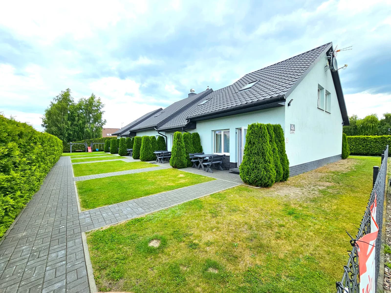 Domki Viva Grzybowo – widok obiektu nad morzem