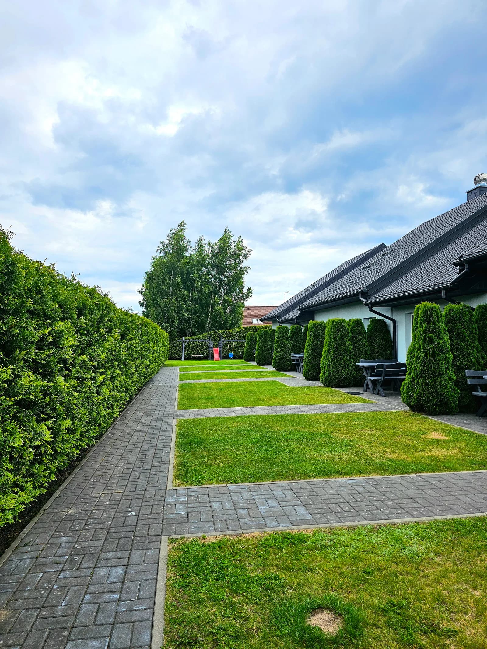 Domki Viva Grzybowo – widok obiektu nad morzem